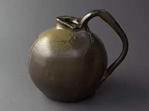 Enamelled: Pot with a twisted handle