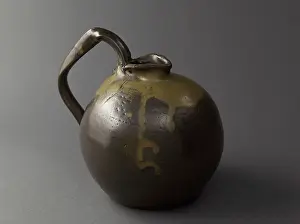 Enamelled: Pot with a twisted handle