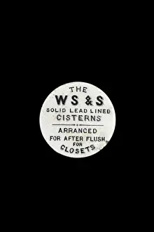 Flushing: Pottery cistern button