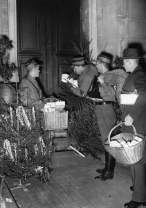 Needy: Pound donations of the Winterhilfswerk - Winter