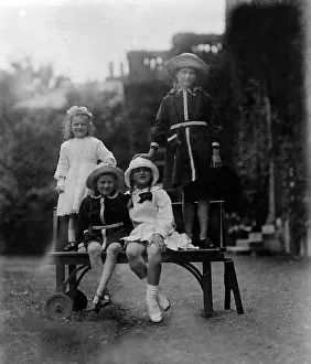 Quex: Powell-Cotton daughters and friend