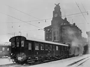 Nadrazi: Prague 1933, Wilson Train Station, Diesel powered train