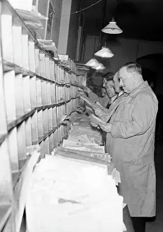 Posta: Prague 1936, post office is overwhelmed by influs