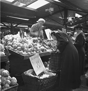 Cena: Prague 1938, vegetable stands