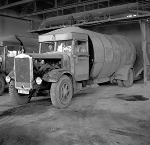 Automobil: Prague 1947, truck backs up and dumps trash in