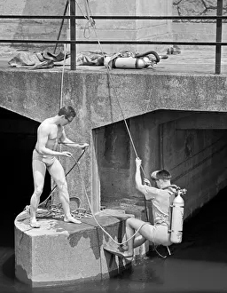 Aqualung: Prague - divers - launching - aqualung