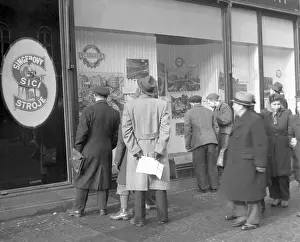 Portray: Prague during turbulent 1948 putsch - window display