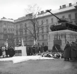 Historians: Praha - Smichov - sovetsky tank
