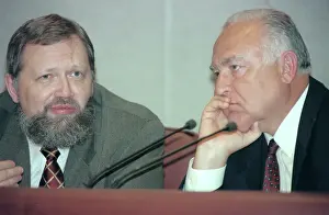 Voted: Former Premier Chernomyrding at State Duma meeting, 1998