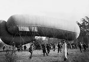 Tegel: Preparations for the ascent of a moored balloon, 1906
