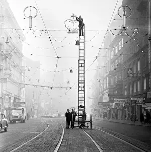 Mariahilfer: Preparations for Christmas