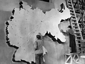 Accomplished: Preparations for the exhibition The Wonder of Life, 1935