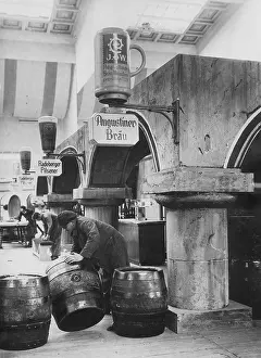 Kaiserdamm: Preparations for the innkeeper's show on the Kaiserdamm in B