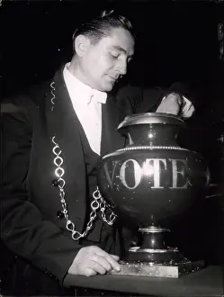 Usher: Preparations for presidential elections, Versailles, Paris