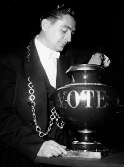 Usher: Preparations for presidential elections, Versailles, Paris