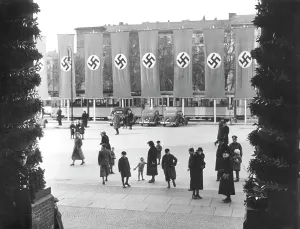 Smashing: Preparations for the reception of Adolf Hitler in Berlin