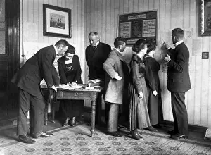 Eligible: Preparations for the referendum in the Berlin office of Schl