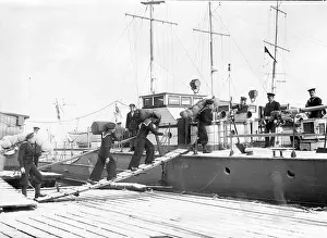 Withdraw: Preparations to put out to sea the English