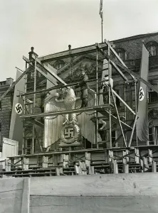 Decorate: Preparations for the victory celebration in Berlin, 1940
