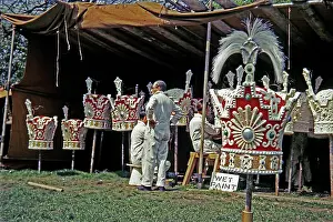 Crowns: Preparing street decorations for royal wedding