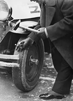 Nail: Presentation of an agent against flat tires, 1937