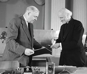 Skobeltsyn: Presentation of the international Lenin prize