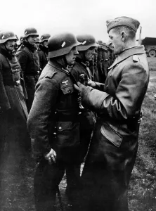 Scherl: Presentation of the Iron Cross to a coastal battery, 1940