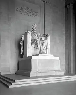 Mall: The President Abraham Lincoln statue inside the