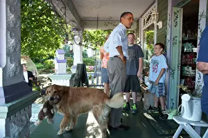 Grasshoppers: President Barack Obama talks with people ?