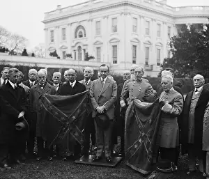 Commemorations: President Calvin Coolidge with Confederate group