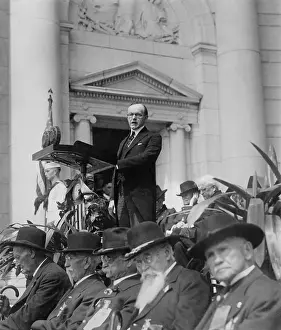 Commemorations: President Calvin Coolidge speaking at Arlington