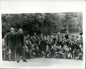 Coty: President Coty and General de Gaulle with press, Paris