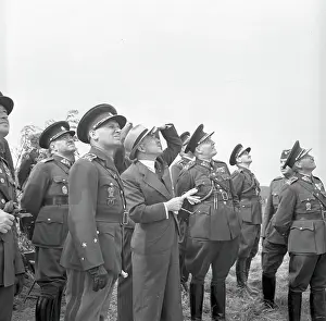 Benes : President Edvard Benes during air raid drill. 1938