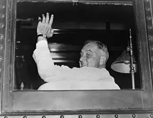 Lcgr1507: President Franklin Roosevelt, looking behind him