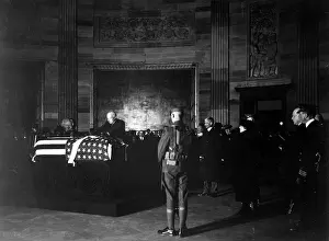 Fatality: President Harding placing wreath on casket of