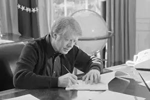 Bslo: President Jimmy Carter working at his desk ?