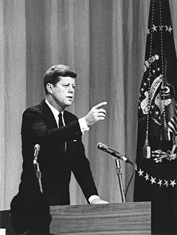 Rs6wnlcgr: President John Kennedy calls for a question during