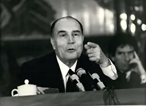 Pekin: President Mitterrand speaks in Peking (Beijing), China