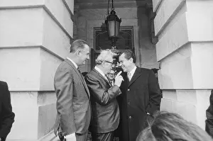 Dirksen: President Nixon conversing with Republican ?