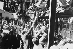 Hardhats: President Nixon shaking hands with construction ?