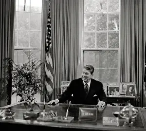 1980 1989: President Ronald Reagan at his desk in the