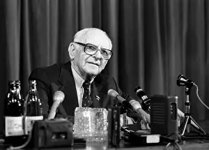 Armand: Press-conference of Armand Hammer, 1986