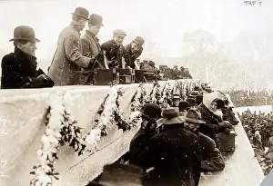 Tafts: Press photographers waiting in the snow ?