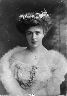 C1903: Pretty young lady