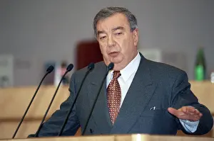 Behalf: Prime Minister Primakov addresses State Duma, 1999