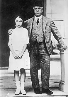 Caliph: Prince Abduelmecid with his daughter, ca. 1920