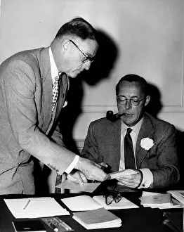Sarasin: Prince Bernhard of Lippe-Biesterfeld at meeting