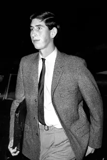 Thrones: Prince Charles walking in the street