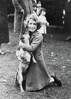 Glamis: Princess Elizabeth and her corgi
