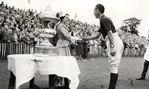 Cowdray: Princess Elizabeth makes a presentation at Cowdray Park